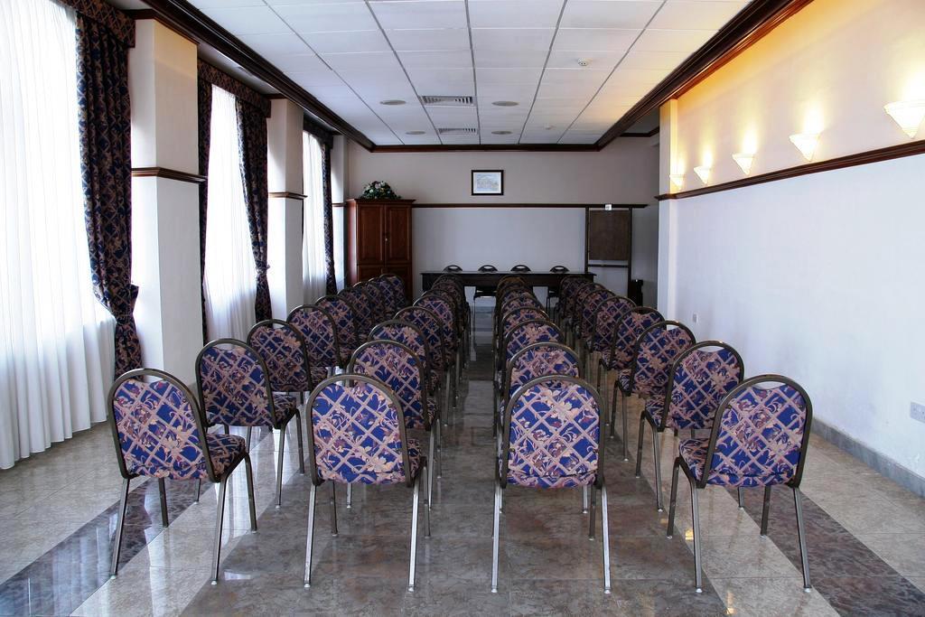 Gillieru Harbour Hotel