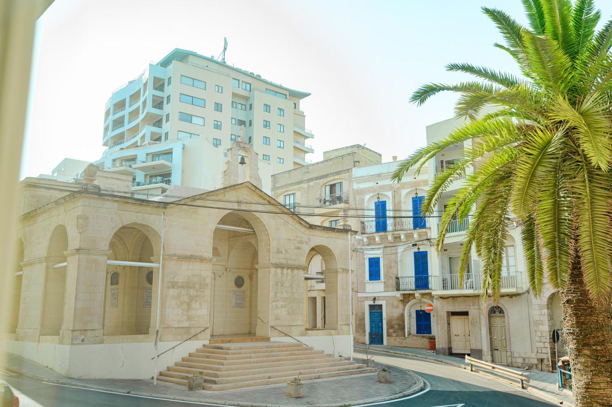 Gillieru Harbour Hotel 4*